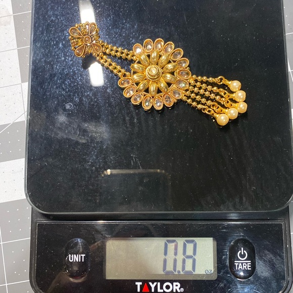 Absolutely stunning Jhumka Chandelier Earrings gold tone pearls gold stones - Picture 7 of 7